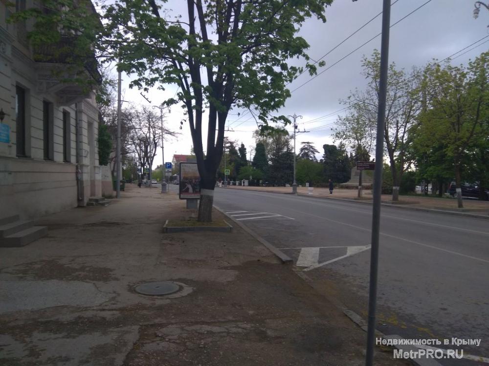 Продаем 2х комнатную сталинку в центре Севастополя, ул. Ленина на 2м этаже 3х этажного дома.    - площадь квартиры 51... - 1