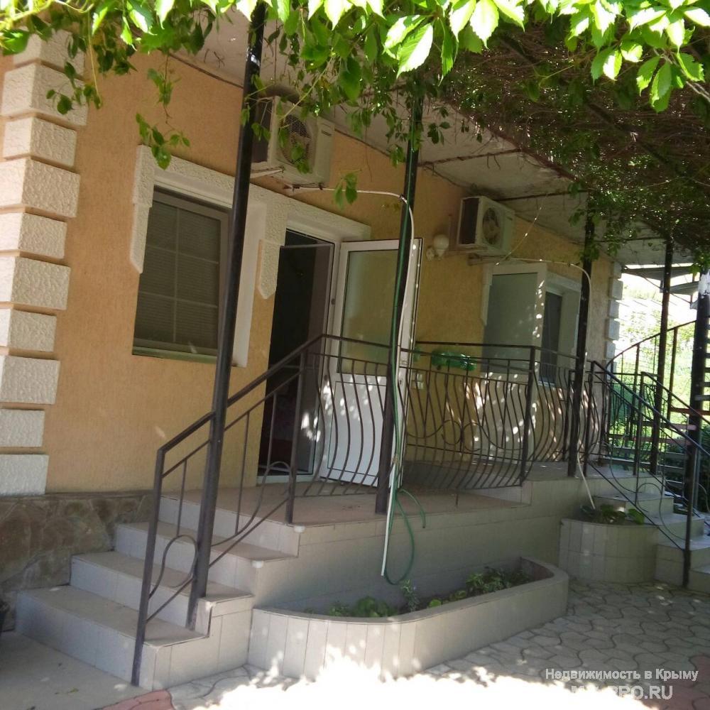 Продаётся дом в Героевском. Дом гостиничного типа, 90м2, 2 этажа, участок 9 соток, есть небольшой домик, номера... - 3