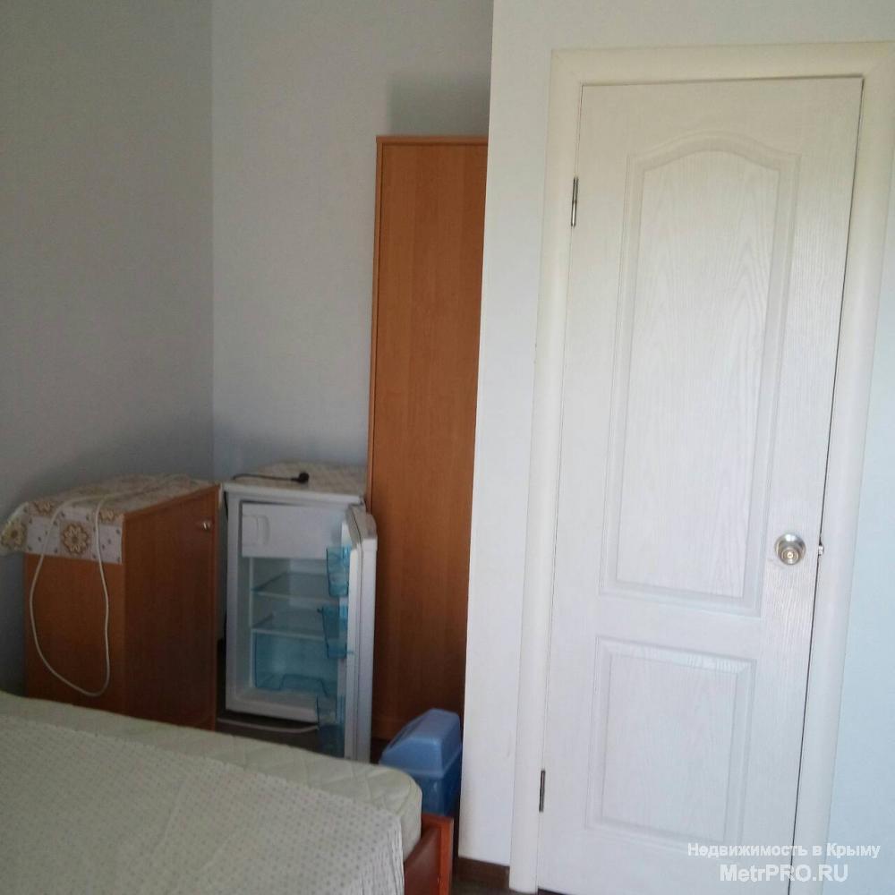 Продаётся дом в Героевском. Дом гостиничного типа, 90м2, 2 этажа, участок 9 соток, есть небольшой домик, номера... - 6