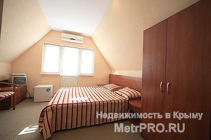 Уютный дом, который находится в селе Морское в 20 км от курорта Судак. Комплекс имеет ухоженную, озелененную... - 10