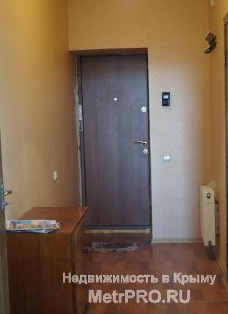 Продается однокомнатная квартира, отличный район., Общ. пл. 39м2, комната 18м2, прихожая 8м2, две лоджии 6м2 и 4 м2,... - 2