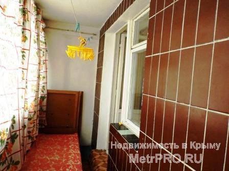Сдаю двухкомнатную квартиру 'под ключ', в центре г.Евпатории по ул.Ленина, у входа в парк Фрунзе, возле гост.... - 2