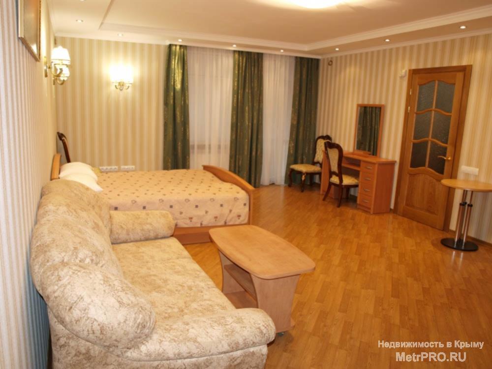 Продам квартиру в центре города Ялта на набережной, в 70 метрах от моря. В зеленом живописном районе с видом на сквер... - 4