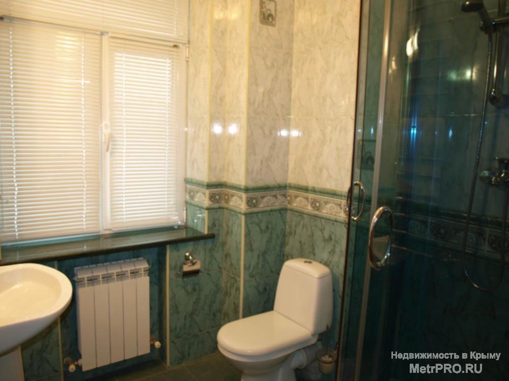 Продам квартиру в центре города Ялта на набережной, в 70 метрах от моря. В зеленом живописном районе с видом на сквер... - 5