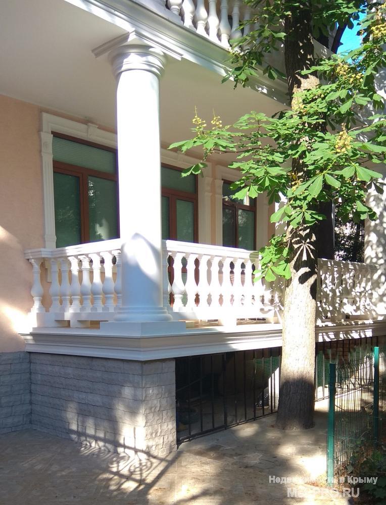 Продам квартиру в центре города Ялта на набережной, в 70 метрах от моря. В зеленом живописном районе с видом на сквер... - 17