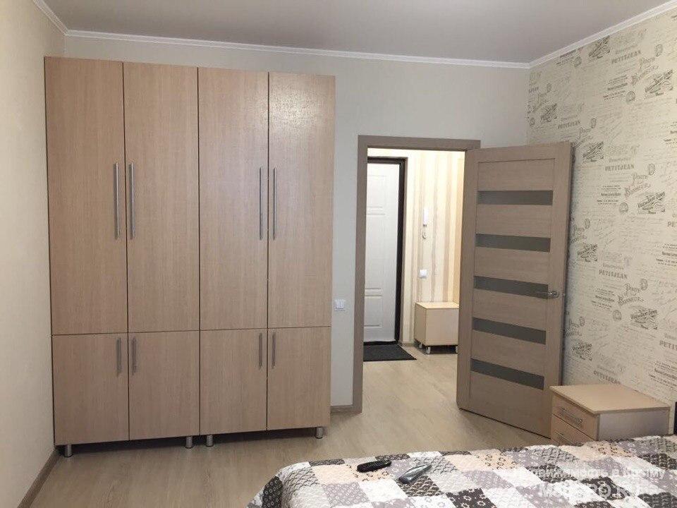 Сдается 2-х комнатная квартира. В г. Алушта. ул. Платанова №1. Дом 2008 года постройки. Имеется закрытая автостоянка.... - 2