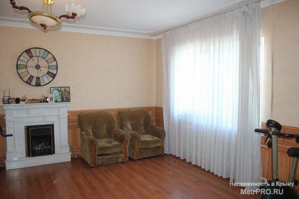 продам дом 237 м2,   5 комнат : 15 /12/ 18/ 17/ 32 м2, 4этажа, дом очень светлый и теплый ,отопление и горячая вода...
