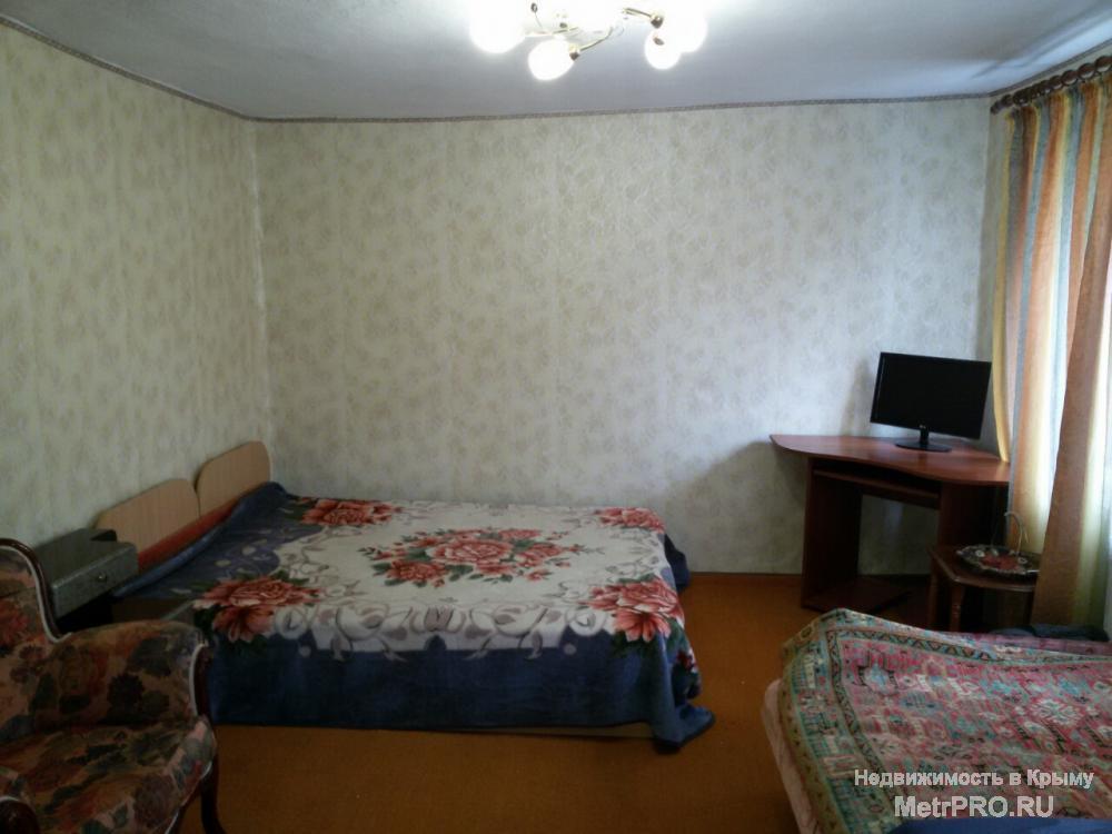 Сдам уютный дом в морском поселке Кача. В доме 7 спальных мест, две комнаты, обустроенная кухня , санузел в...