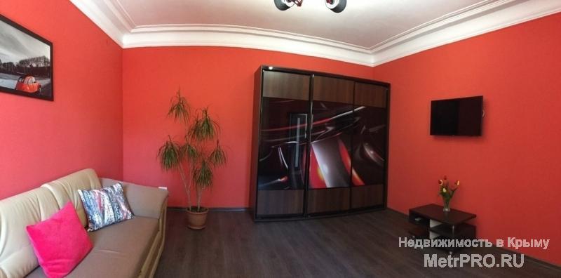 Сдам двух комнатный дом , в районе центральной набережной Алушты,100 метров до моря. Дом класса люкс с двориком и... - 2