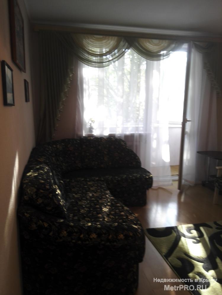 Сдам на длительный срок 1 комнатную квартиру в центре Севастополя.Квартира расположена на 3 этаже 4 этажного дома. В...