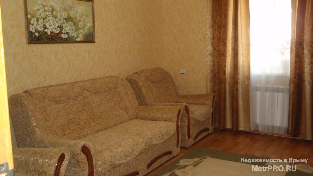 Сдаётся   ПОСУТОЧНО  от 3800р -4000р в сутки за весь объект…в Крыму в г. Черноморском Западный Крым  ХОРОШИЙ Дом два... - 1