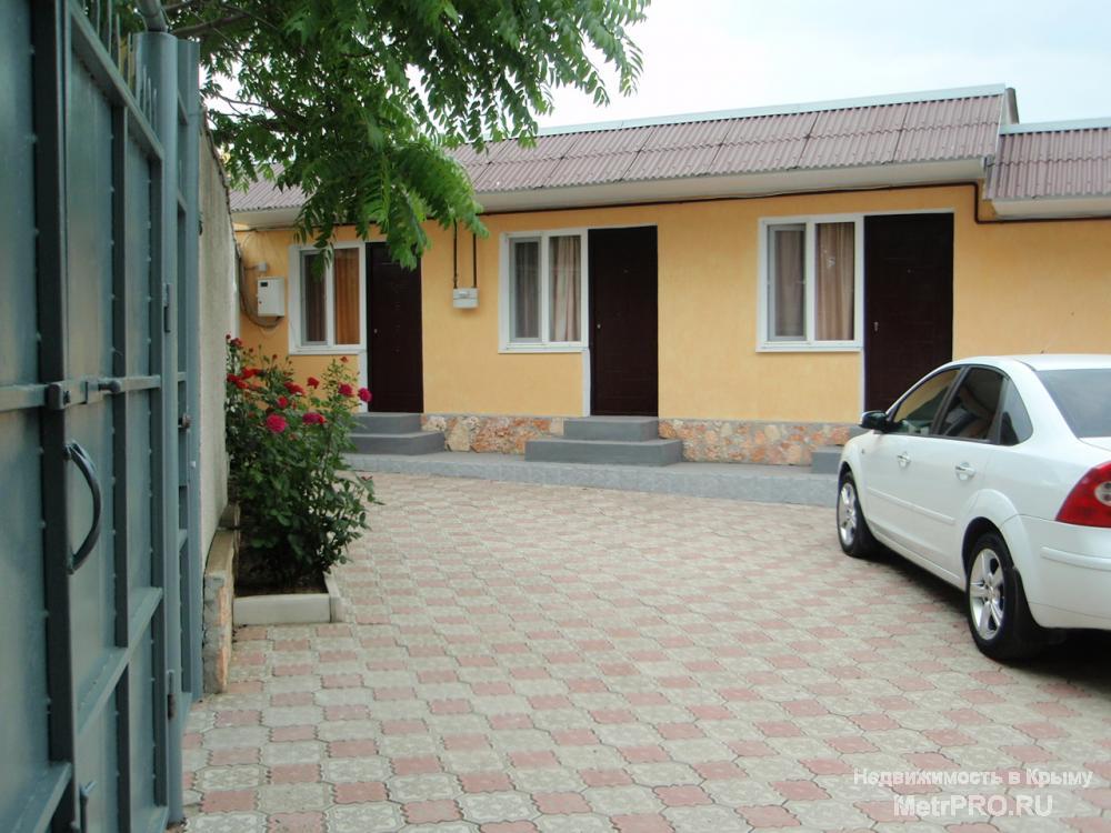 Сдаётся   ПОСУТОЧНО  от 3800р -4000р в сутки за весь объект…в Крыму в г. Черноморском Западный Крым  ХОРОШИЙ Дом два... - 18