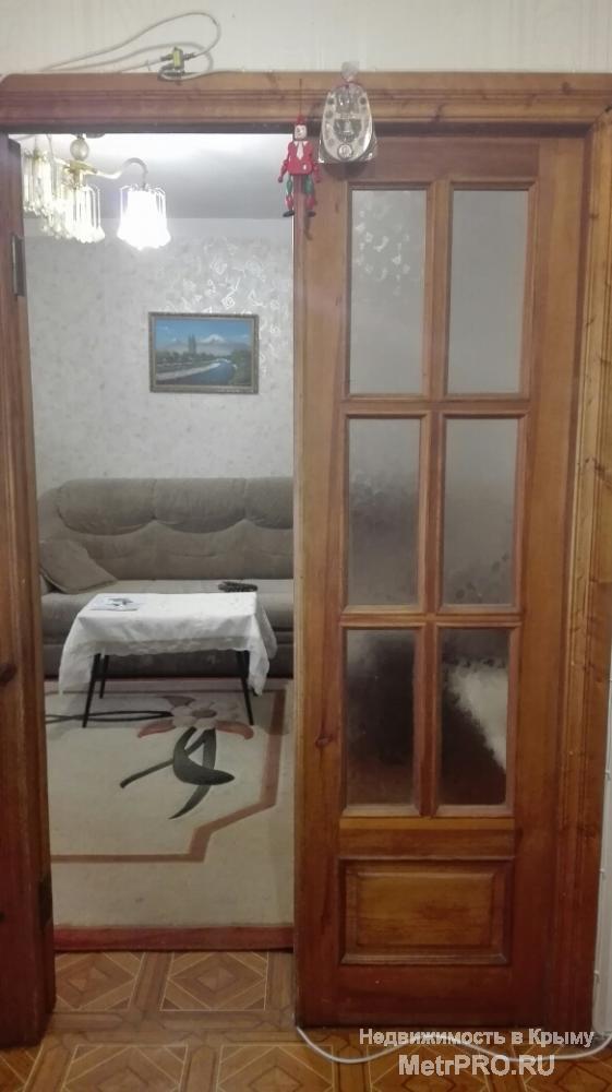 Продается просторная трехкомнатная квартира в пос. Кореиз. Дом расположен в удобном жилом районе с хорошо развитой... - 1