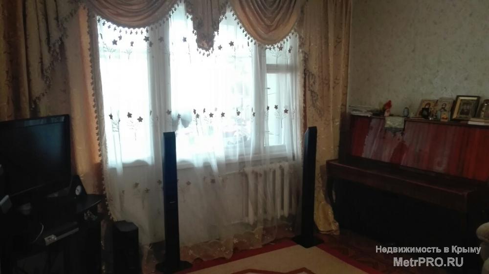 Продается просторная трехкомнатная квартира в пос. Кореиз. Дом расположен в удобном жилом районе с хорошо развитой... - 4