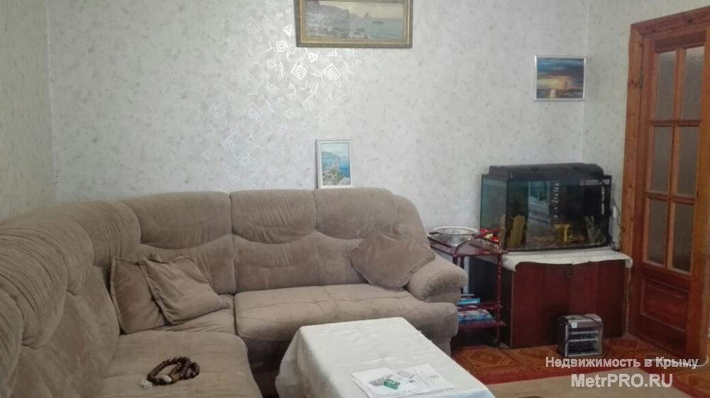 Продается просторная трехкомнатная квартира в пос. Кореиз. Дом расположен в удобном жилом районе с хорошо развитой... - 6