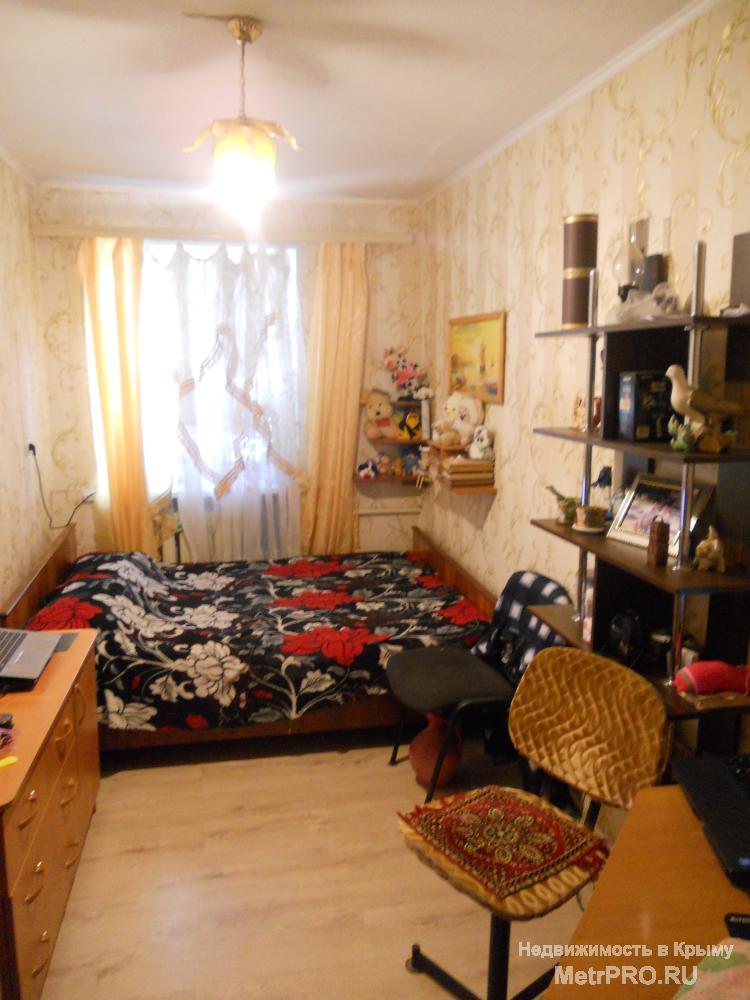 просторная 18.9 кв. м. зал, 10.2 кв. м. спальня. Кухня — 5.2 кв. м.     Квартира находится на первом этаже, в доме... - 4