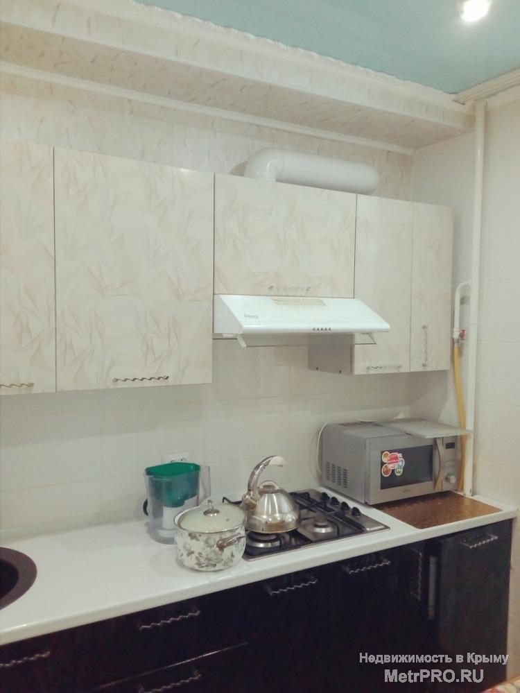 Продается двухкомнатная квартира,Хрусталева,9 2эт\5, 46 кв.м.,состояние хорошее,стеклопакеты,бойлер,встроенная...