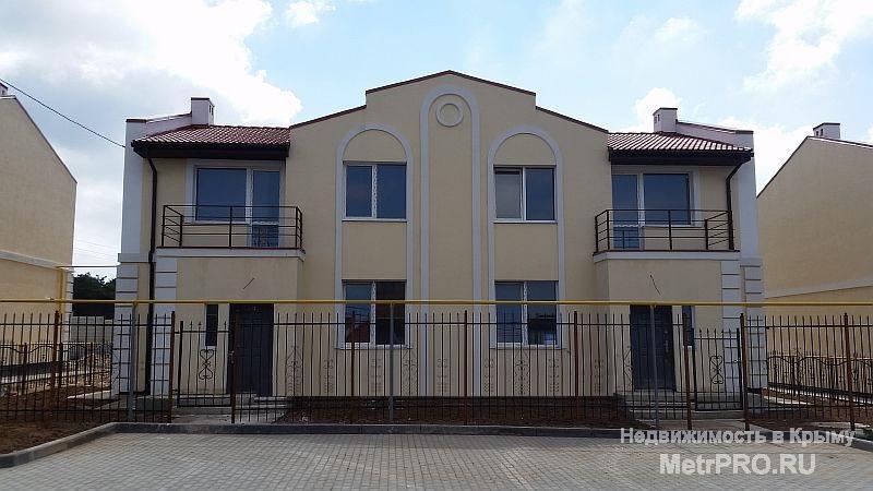 Современный коттеджный поселок 'Roseaux' (Рузо) расположен на ул. Ирисовой (Камышовое шоссе). По проекту коттеджный...