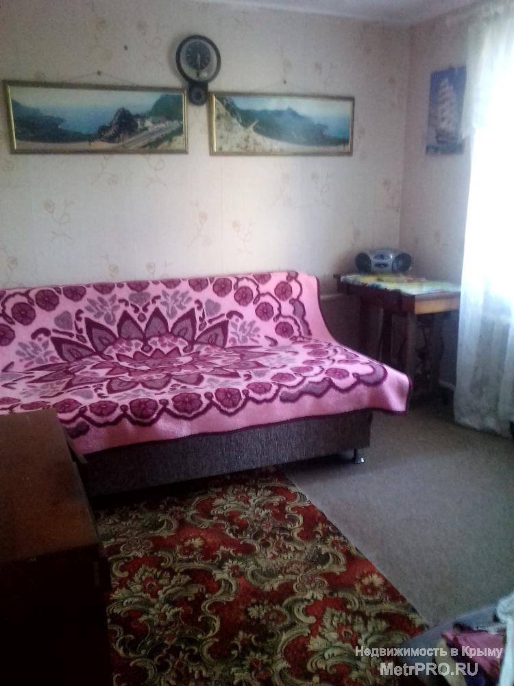 Продам 2х этажный дом, общая площадь 65 кв.м. Документы РФ, с пропиской. Земли 7.7 сот. Есть колодец + скважина, есть... - 4