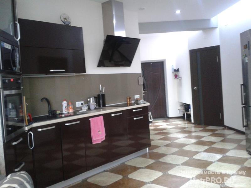 Продам 2-комнатную квартиру, проспект Вернадского, пл. 70 кв.м, 4/16 эт., евроремонт, кухня-гостинная 30 кв.м,...