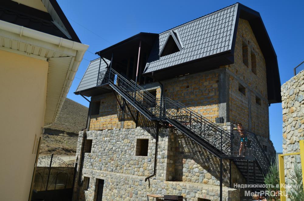 Пансионат располагается на берегу моря горного Крыма (в 150 метрах от природных пляжей), спальный район, занимает... - 18