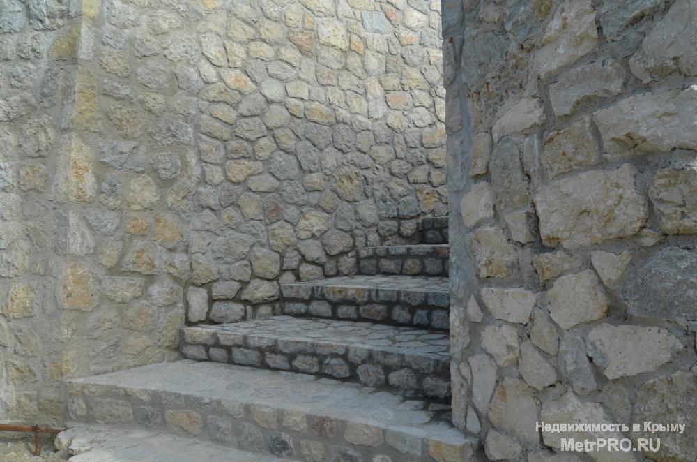 Пансионат располагается на берегу моря горного Крыма (в 150 метрах от природных пляжей), спальный район, занимает... - 38