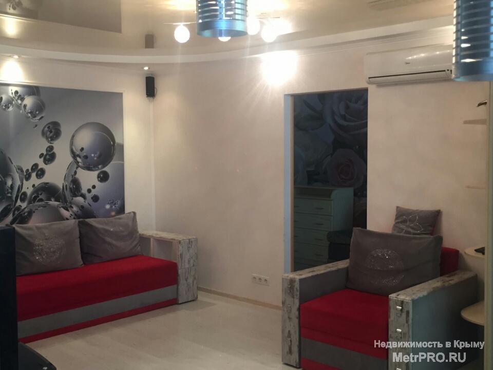 Продам двухкомнатную квартиру-люкс в Крыму (центр Феодосии) в отличном состоянии и с дизайнерским евроремонтом....