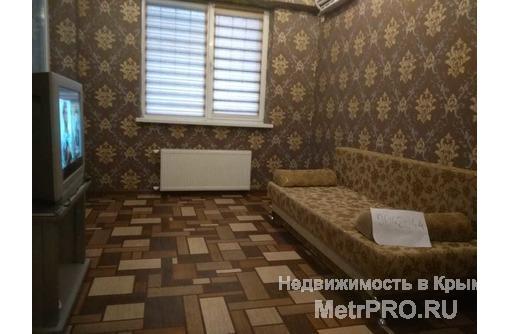 Сдам длительно, без выселения и поднятия цены 1 кк на Руднева 15. Квартира на 1 этаже, вся техника и мебель. Цена... - 2
