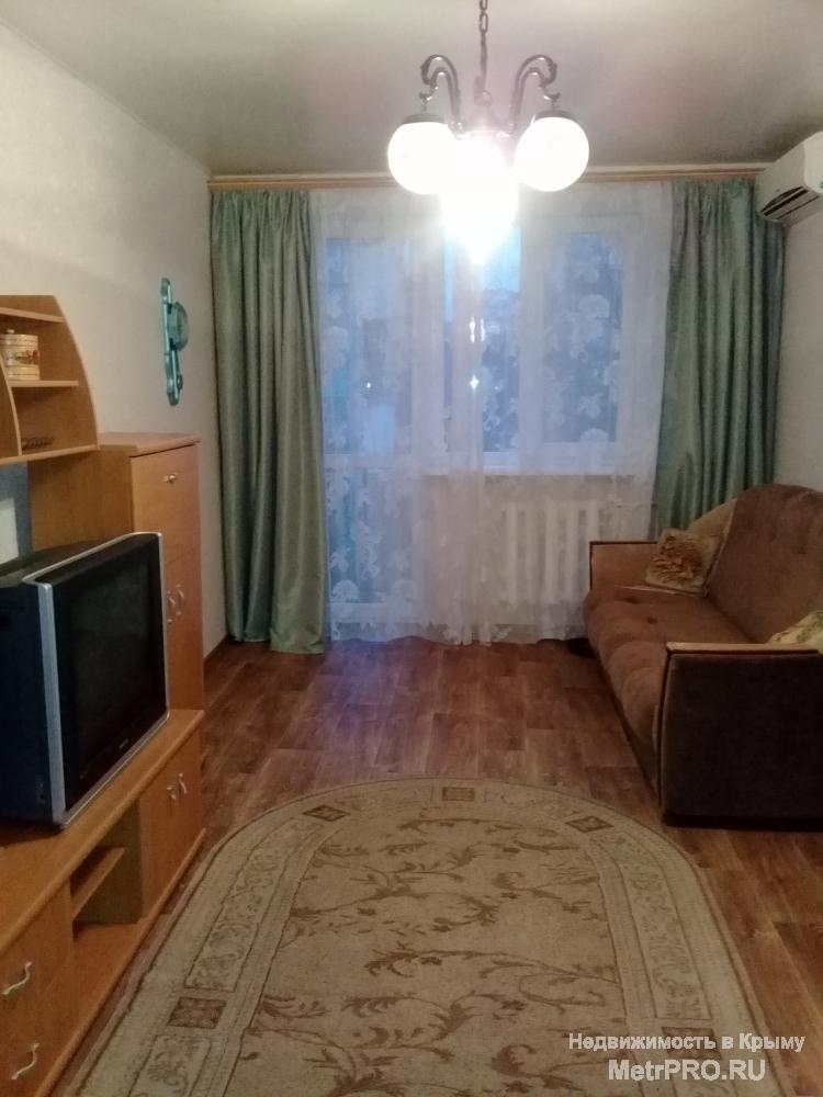 Сдам на длительный срок 2 комнатную квартиру в центре города , ул.Академика Крылова. Состояние хорошее, жилое,... - 4