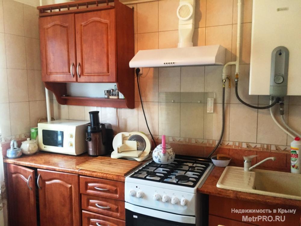 Продажа 2 к.кв в центре Ялты, по ул.Московская р-н остановки «Октябрь».  Общая площадь квартиры 44,9 м2, комнаты 18 и... - 10