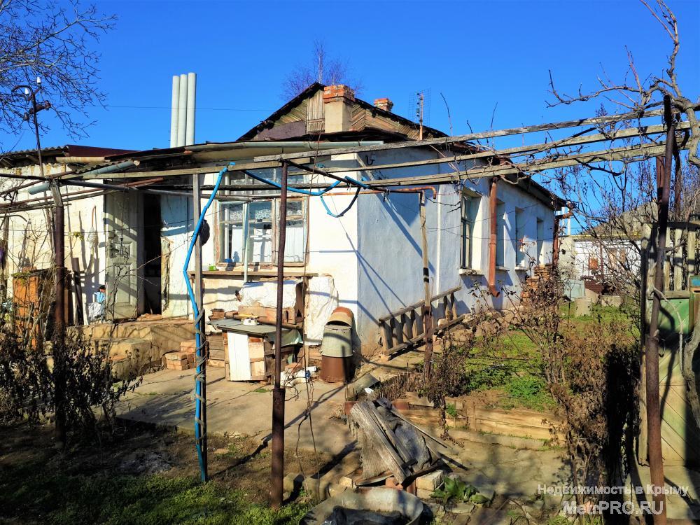 Продам недорого! 1/2 ЖИЛОГО дома на Северной стороне Севастополя, на улице Аллы Оношко.  ИЖС, есть прописка и адрес.... - 2