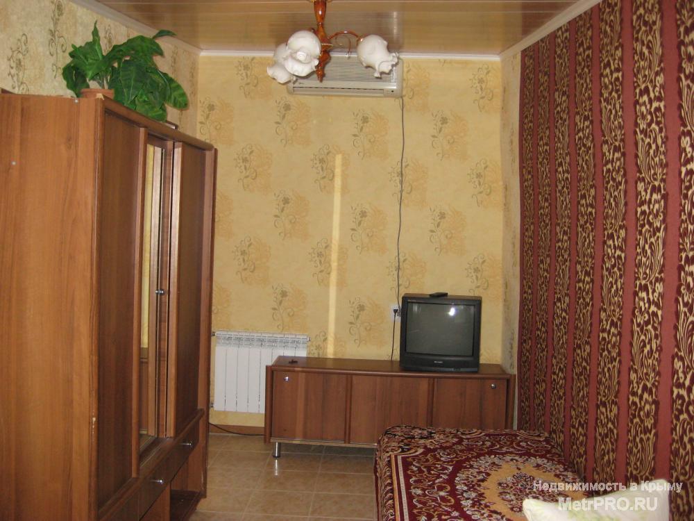 Сдаём номера в частном секторе, не далеко от центра Феодосии, на улице Володарского, 18.  Большой, закрытый, зелёный... - 48
