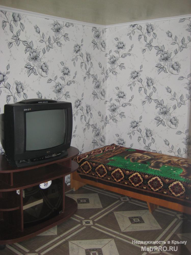 Сдаём номера в частном секторе, не далеко от центра Феодосии, на улице Володарского, 18.  Большой, закрытый, зелёный... - 55