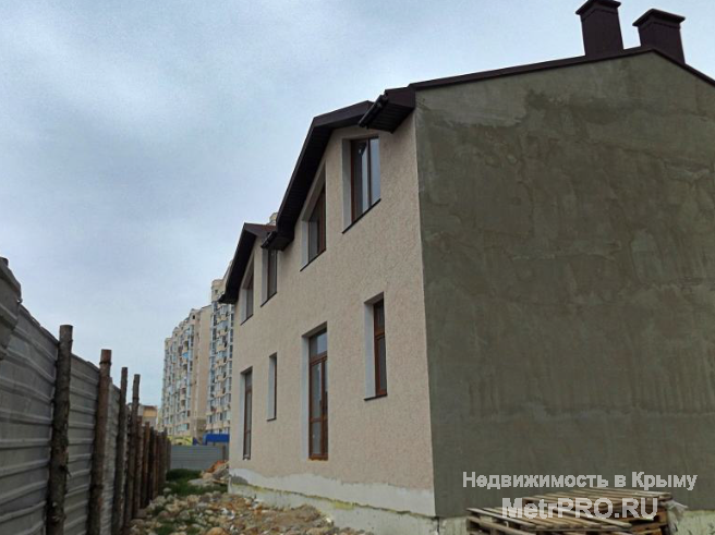 В продаже 2 таунхауса с собственной парковкой и придомовой территорией. Таунхаусы выдержаны в скандинавском стиле, с... - 4