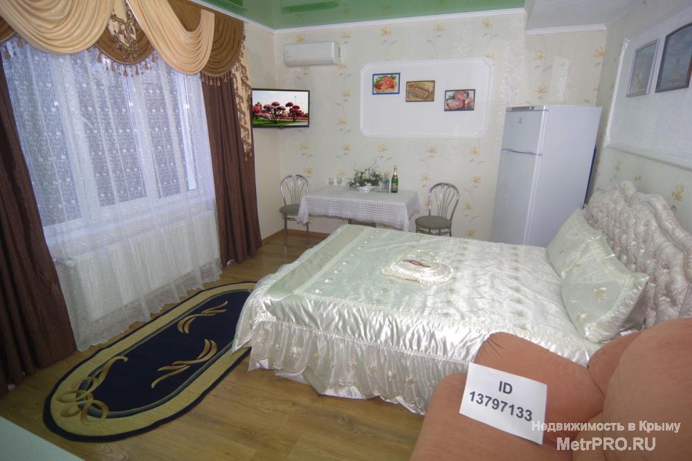 Изысканный интерьер в комнатах не разочарует самых требовательных гостей. Жилье прекрасно подходит для семейного... - 15