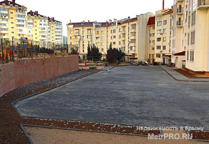 Дом с паркингом и детской площадкой, рядом школы,рынки, торговый центр.   Предчистовая отделка квартиры, а значит... - 1