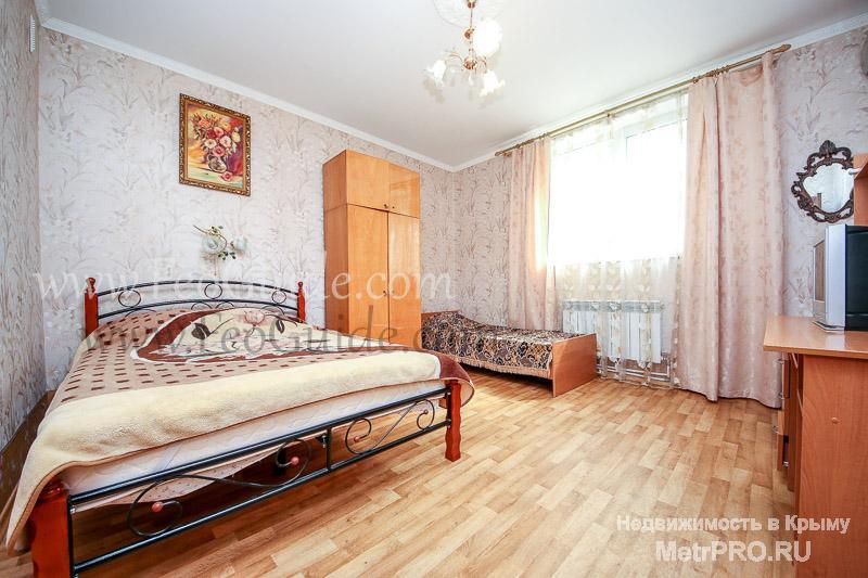 Для отдыха в центре Феодосии, предлагаем отдельный 3-х комнатный дом Люкс со всеми удобствами. Дом расположен в 7...