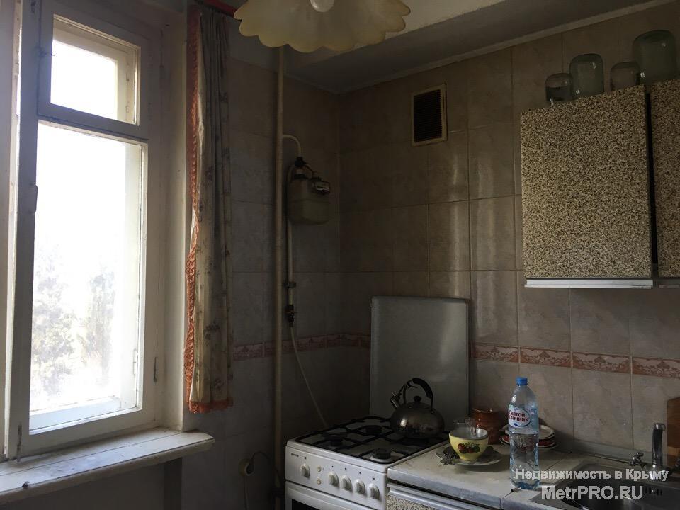 Продам уютную двухкомнатную квартиру на ул.Дмитрия Ульяова. Дом расположен в отдалении от дороги, в зеленом и тихом... - 2