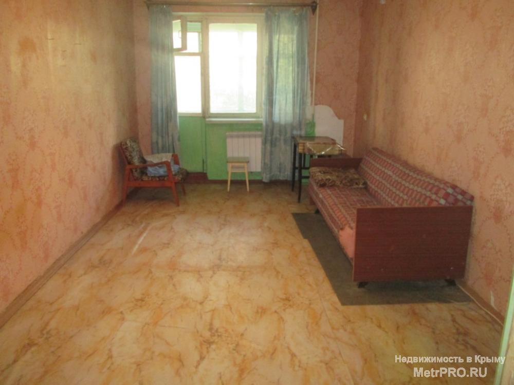 Продаем 2хкомнатную  квартиру р-н Стрелецкой бухты. Этаж первый высокий с балконом.  - состояние квартиры жилое...