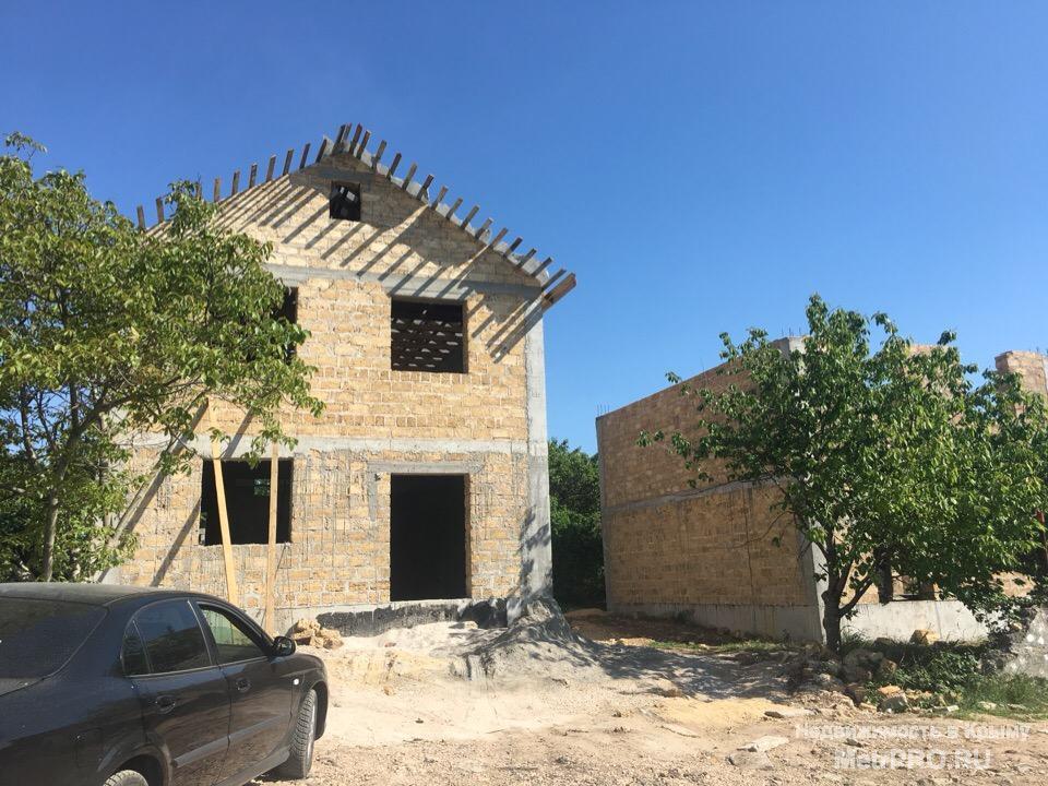 Продам двухэтажный дом из ракушняка, на участке 4 сотки с хорошим видом на город, море, просторы. Отличные... - 2