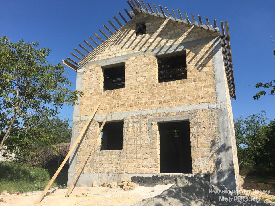 Продам двухэтажный дом из ракушняка, на участке 4 сотки с хорошим видом на город, море, просторы. Отличные... - 4