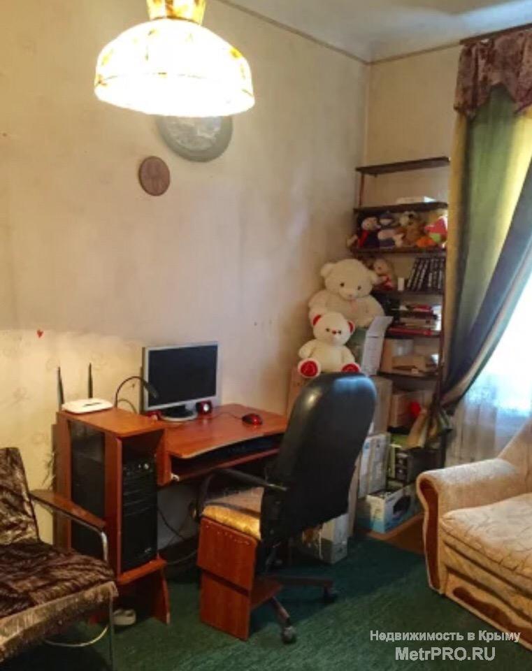 В продаже 2-комнатная около центра, улица Кожанова. Квартира под ремонт. Первый высокий этаж, на окнах решетки.... - 1