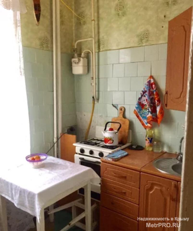 В продаже 2-комнатная около центра, улица Кожанова. Квартира под ремонт. Первый высокий этаж, на окнах решетки.... - 2