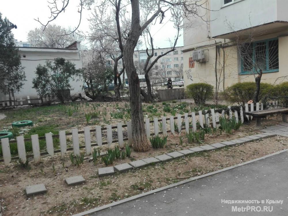 Предлагается к продаже 3 комнатная квартира по адресу пр. Октябрьской революции, д. 71.  Квартира расположена на 1... - 4