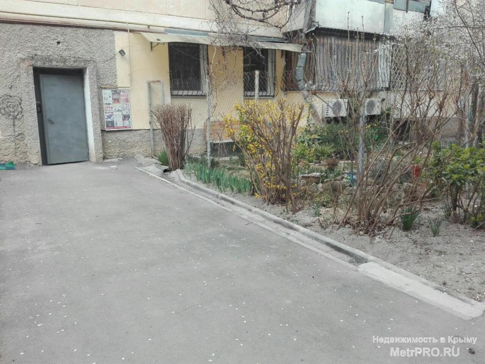 Предлагается к продаже 3 комнатная квартира по адресу пр. Октябрьской революции, д. 71.  Квартира расположена на 1... - 7