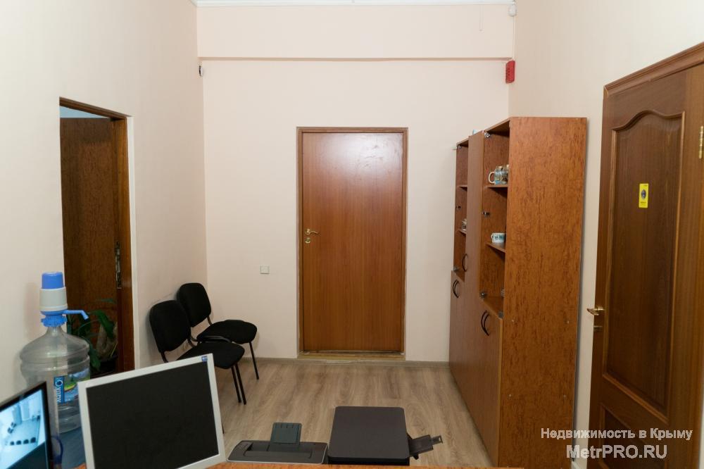 Сдается в аренду просторный офис премиум класса площадью 55,7 м2 с евро-ремонтом, расположенный на 3-м этаже в 4-х...