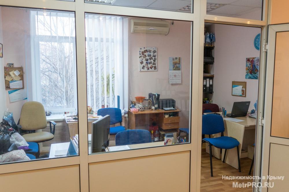 Сдается в аренду просторный офис площадью 40 кв.м. с евро-ремонтом, расположенный на 3-м этаже в 4-х этажном офисном...