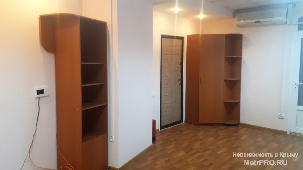 Сдается в аренду просторный офис площадью 40 кв.м. с евро-ремонтом, расположенный на 3-м этаже в 4-х этажном офисном... - 1