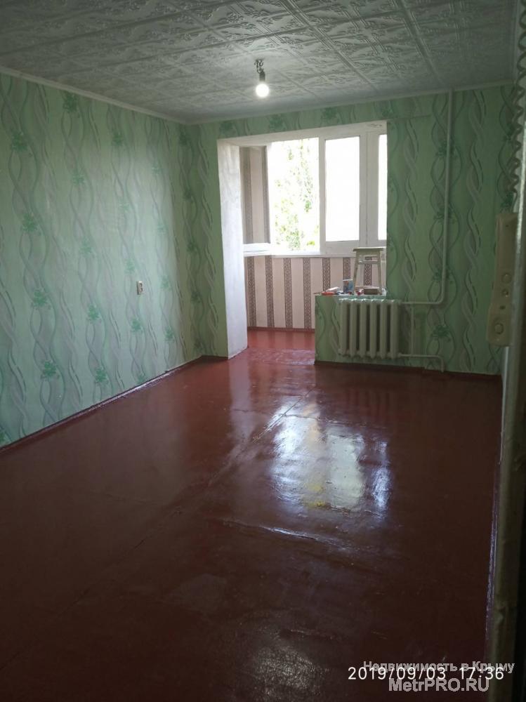 Продается комната в двухкомнатном блоке. Площадь комнаты 18,6 кв.м. Большой балкон, застеклен.  Площадь комнаты: 18.6... - 4