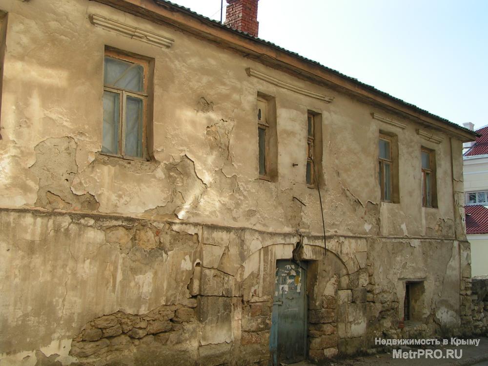 Продается дом под реконструкцию в Балаклаве на ул. Рубцова. На участке 2 сот.Площадь дома 100 кв. м. Газ, вода, свет.... - 3